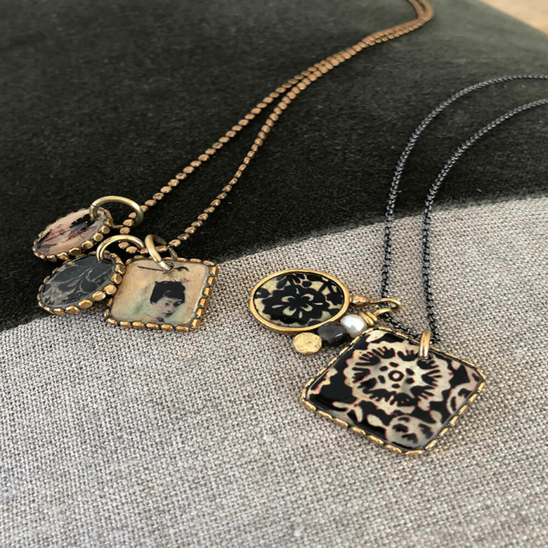 Collar de tres colgantes
