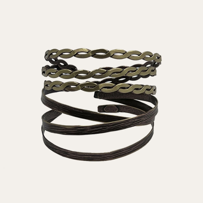 Brazalete ancho con diseño trenzado