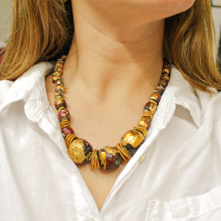 Gargantilla con bolas de bronce afgana