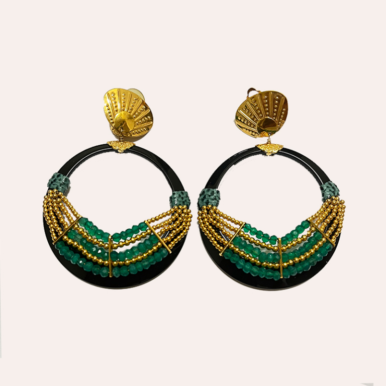 Pendientes estilo criolla con concha dorada