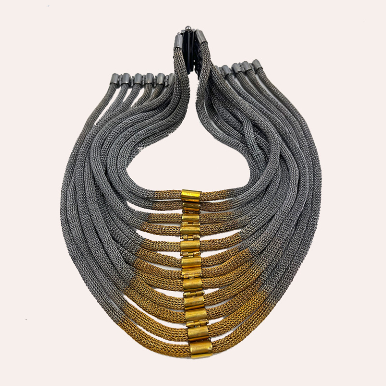 Gargantilla maxi tubular plata y cobre con detalle placa