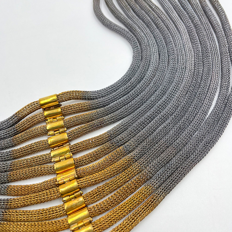 Gargantilla maxi tubular plata y cobre con detalle placa - Imagen 3