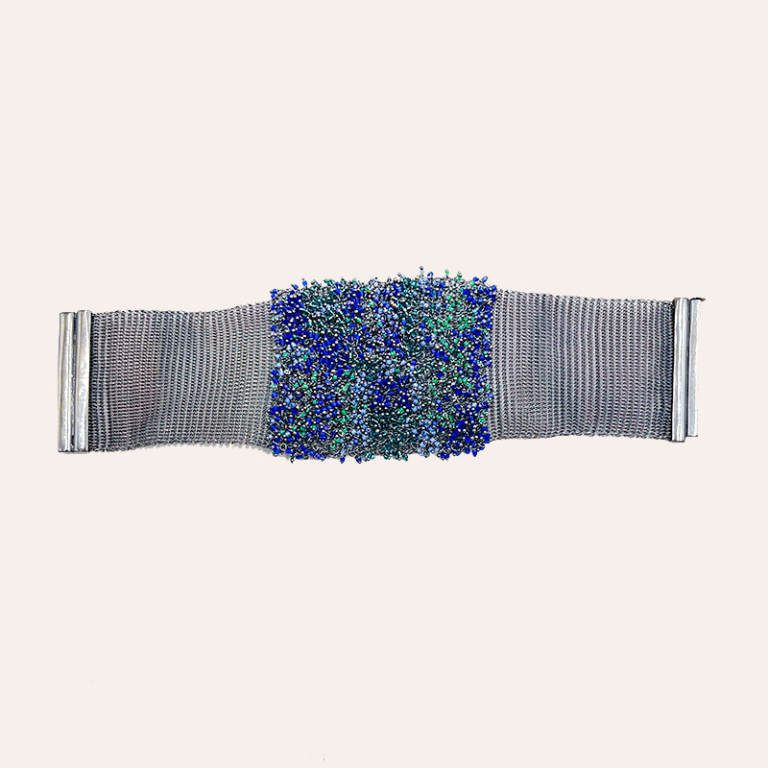Brazalete malla de plata con cuentas verdes y azules - Imagen 2