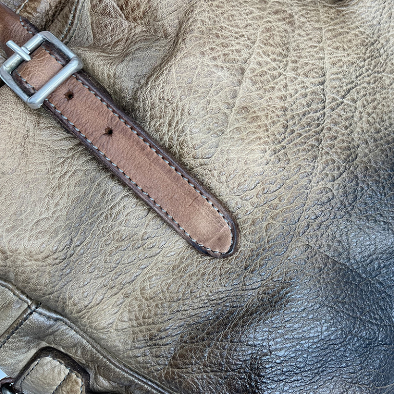 Bolso ovalado de piel taupe degradado - Imagen 4