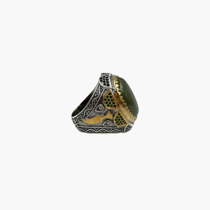 Anillo de Plata con Baño de Oro, Aventurina y Detalles de Daga