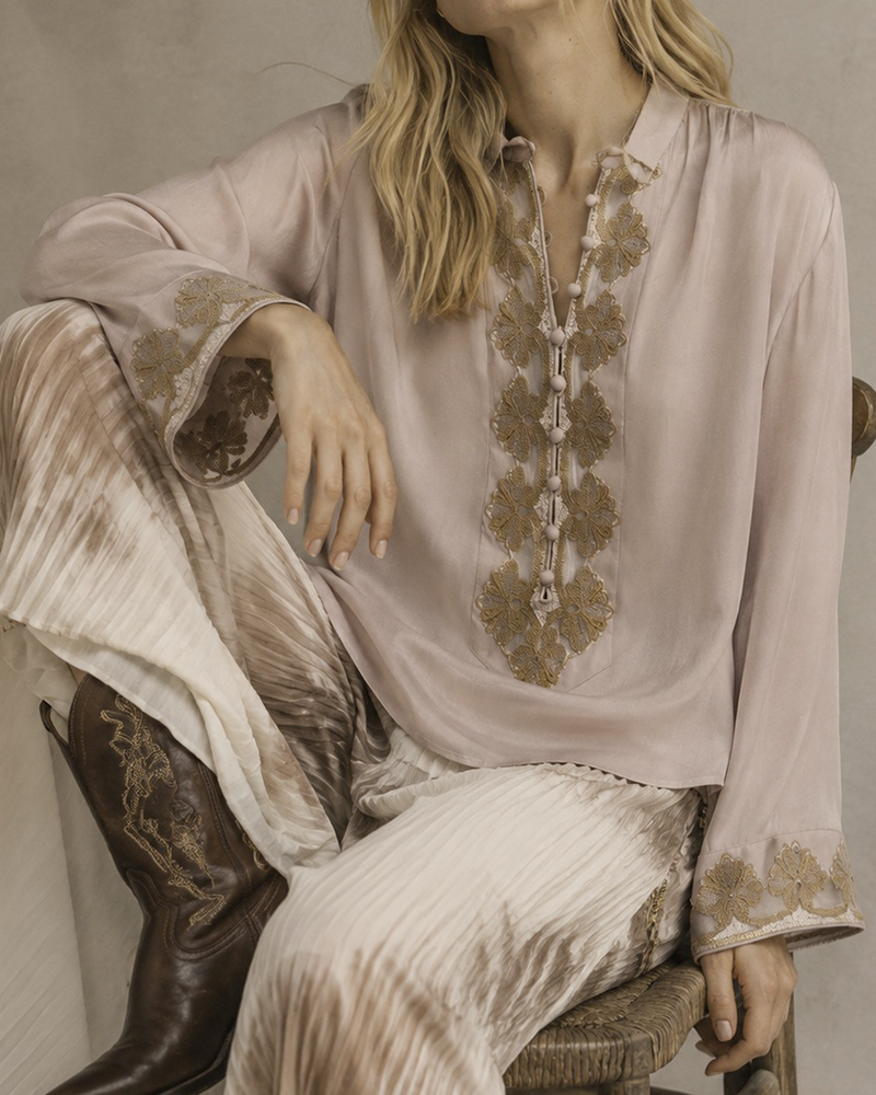 Blusa Sikka rosa con bordados florales