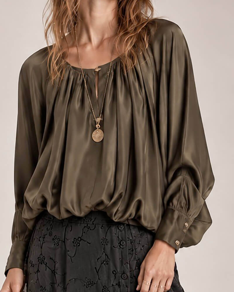 Blusa Lauren en Color Kaki Fluida con Fruncidos y Botones Dorados