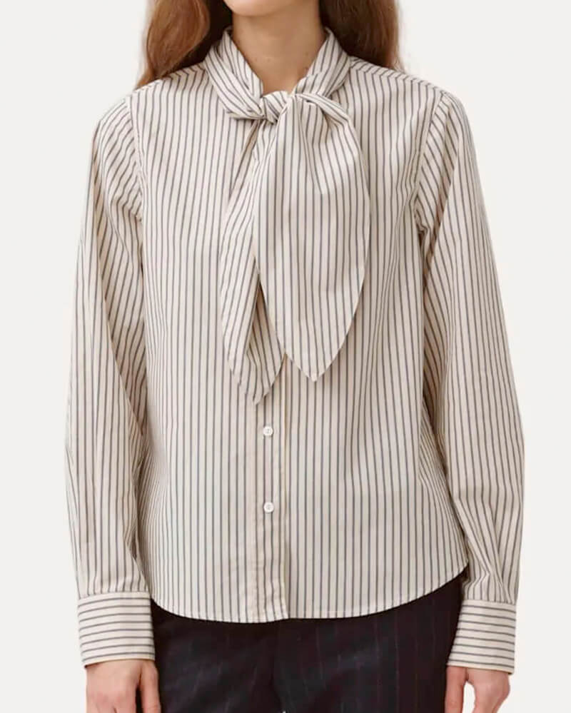 Diega Camisa Circia en Color Crudo con Raya Azul