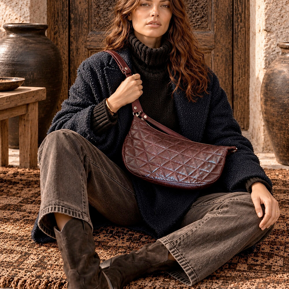 Vive la Difference Bolso de Hombro Acolchado de Piel Burdeos